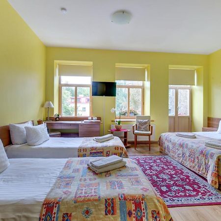In Astra Bed & Breakfast Vilnius Bagian luar foto