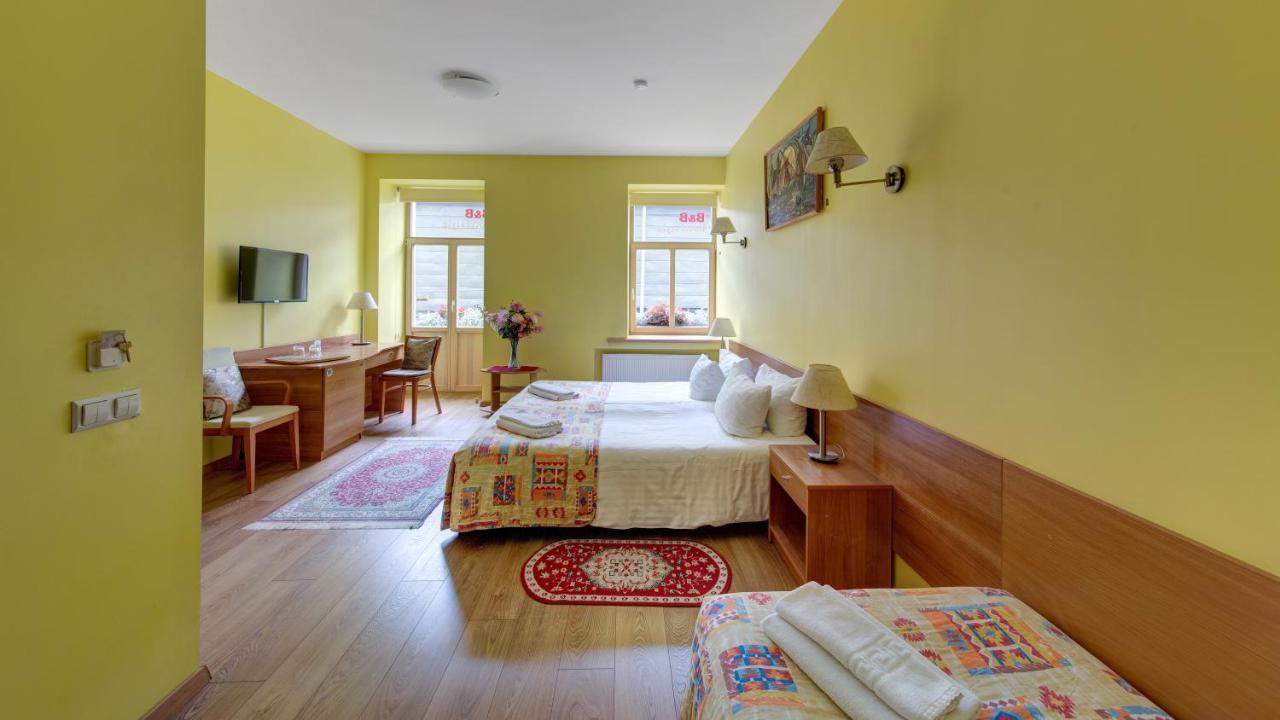 In Astra Bed & Breakfast Vilnius Bagian luar foto