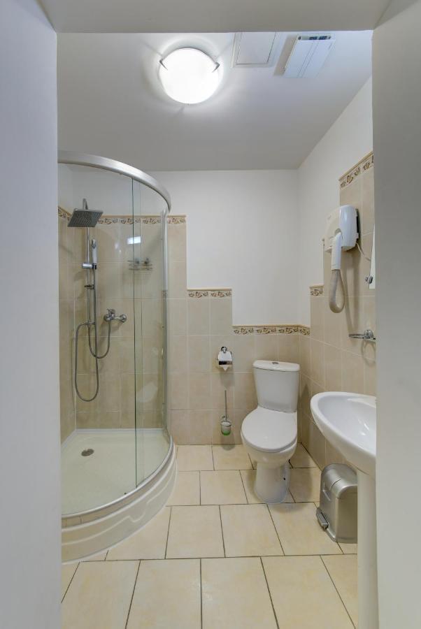 In Astra Bed & Breakfast Vilnius Bagian luar foto
