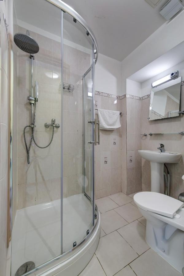 In Astra Bed & Breakfast Vilnius Bagian luar foto