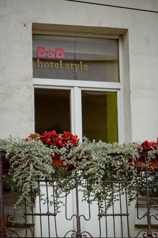 In Astra Bed & Breakfast Vilnius Bagian luar foto